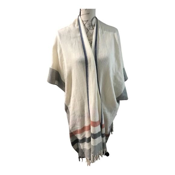 Ann Taylor Pancho one size Fringe lower level - Picture 5 of 6